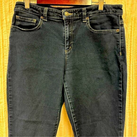 MK 10 IZZY SKINNY DARK WASH LIGHTWEIGHT 28” INSEAM JEANS - Picture 3 of 13